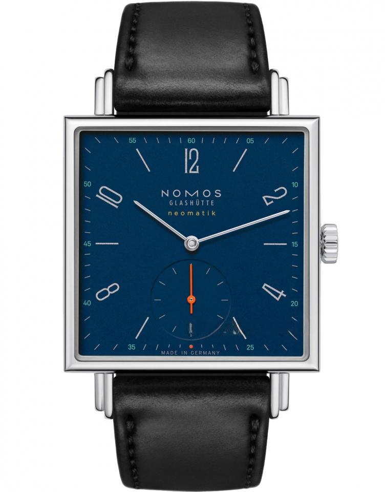 NOMOS 422 AT WORK